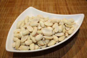 Naturbelassene Erdnusskerne - Gesund, Blanchiert, Hochwertig 21 Erdnusskerne Natur